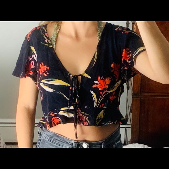 Crop top - Picture 1 of 3